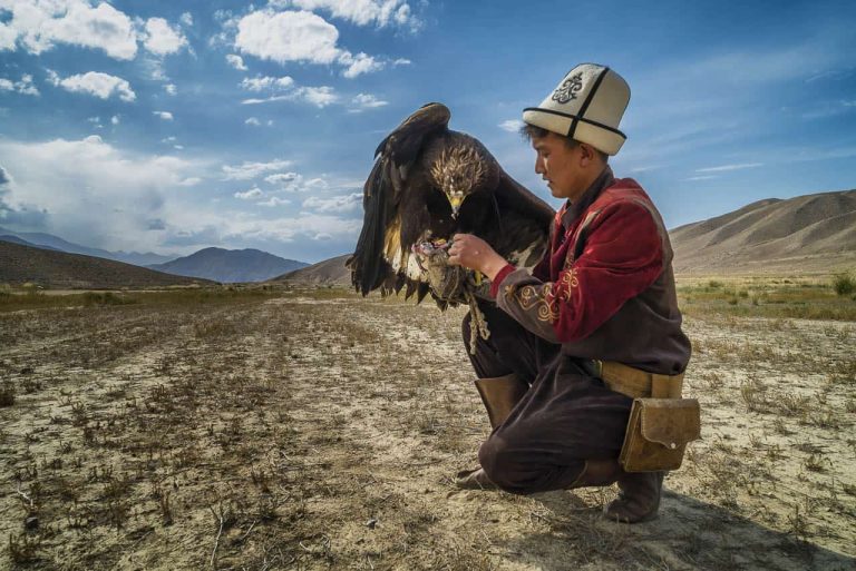 Issyk-Kul-Lake-Eagle-hunter