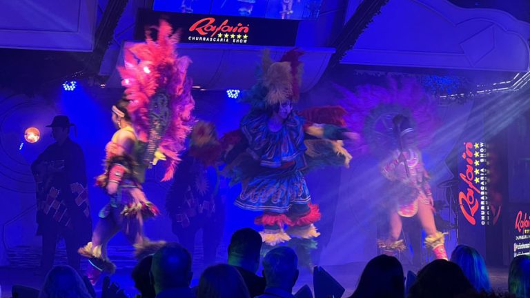 رقص آمریکای جنوبی در رستوران رافائین