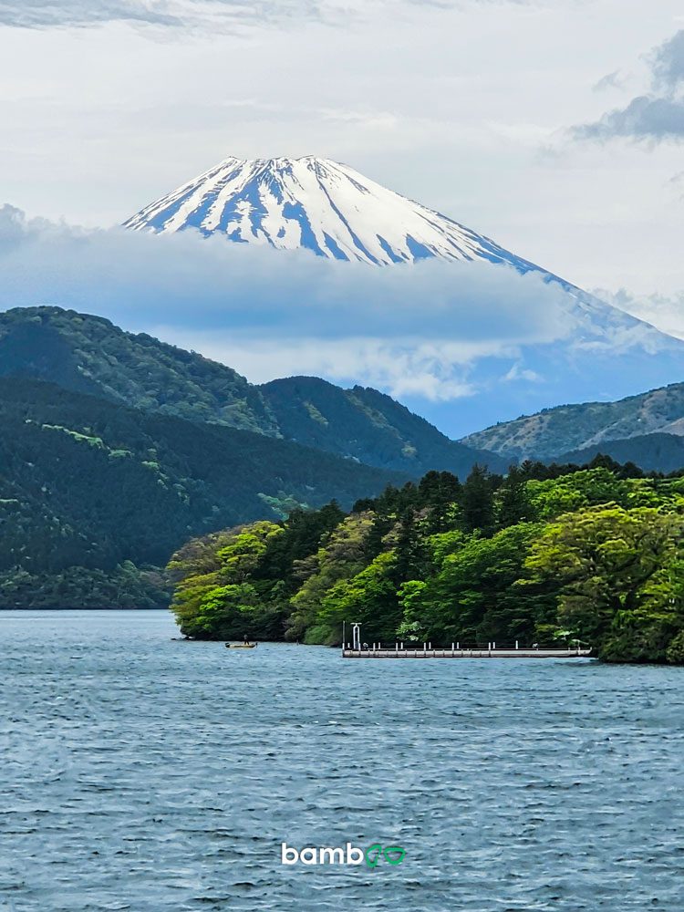 دریاچه آشی و کوه فوجی ژاپن