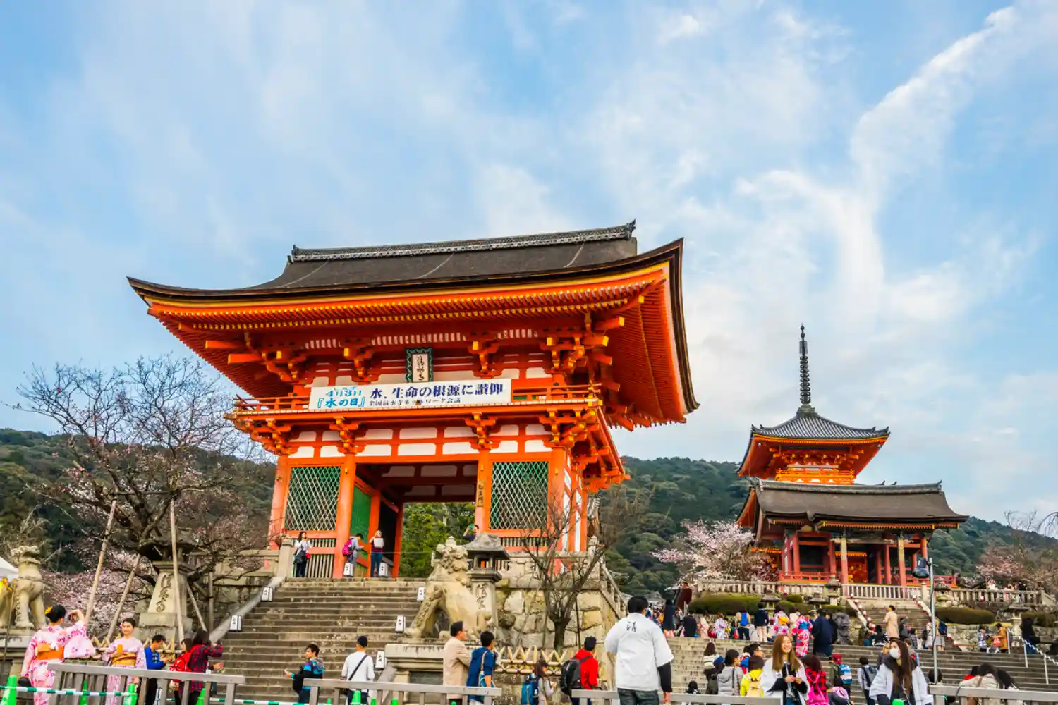 معبد کیومیزو درا (Kiyomizu-dera)