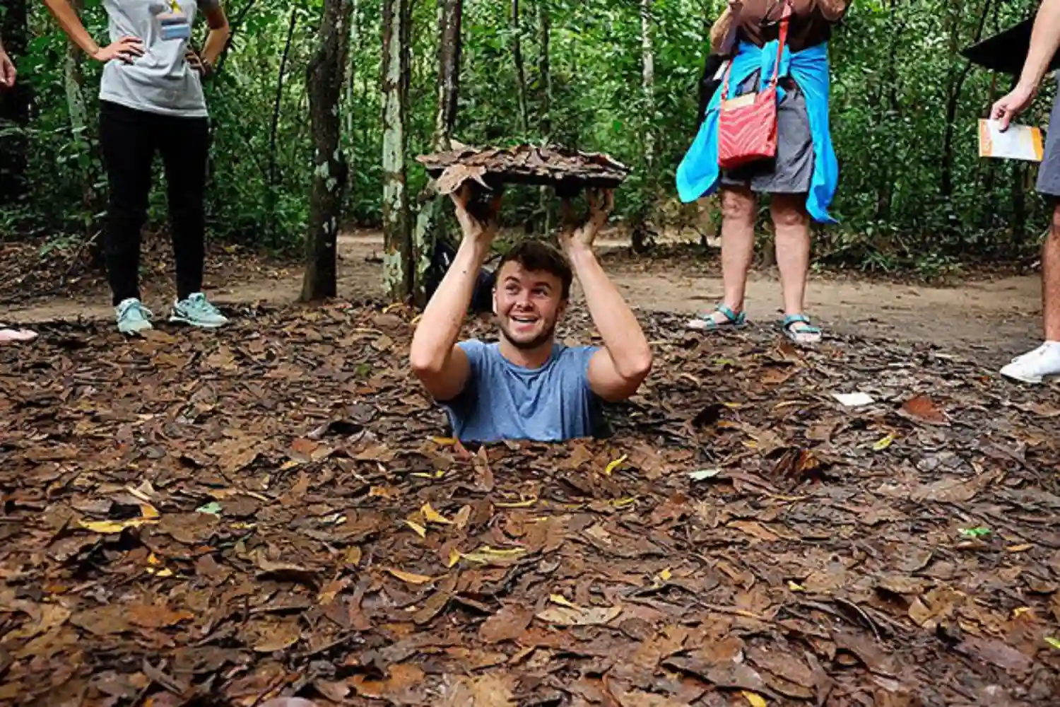 تونل کو چی هوشی مین (Cu Chi Tunnels)