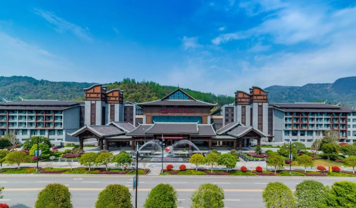 نئودال هالیدی در ژانگ جیاجی (Zhangjiajie Neodalle International Holiday Hotel)