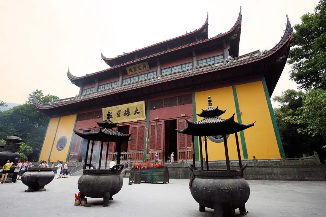 معبد لینگ‌یین (Lingyin Temple)