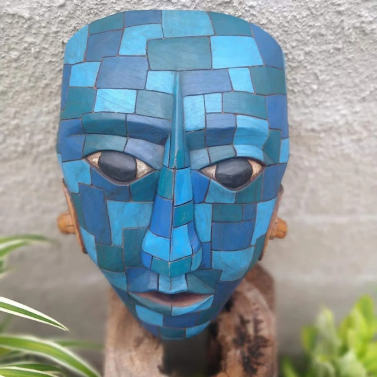 ماسک‌های آیینی چوبی و سرامیکی