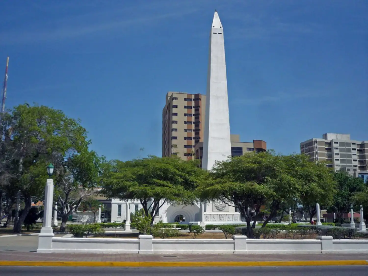 میدان لارپولیکا (Plaza de la República)