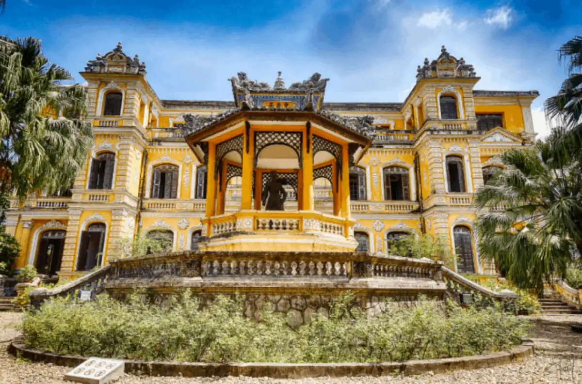کاخ آن دین (An Dinh Palace)