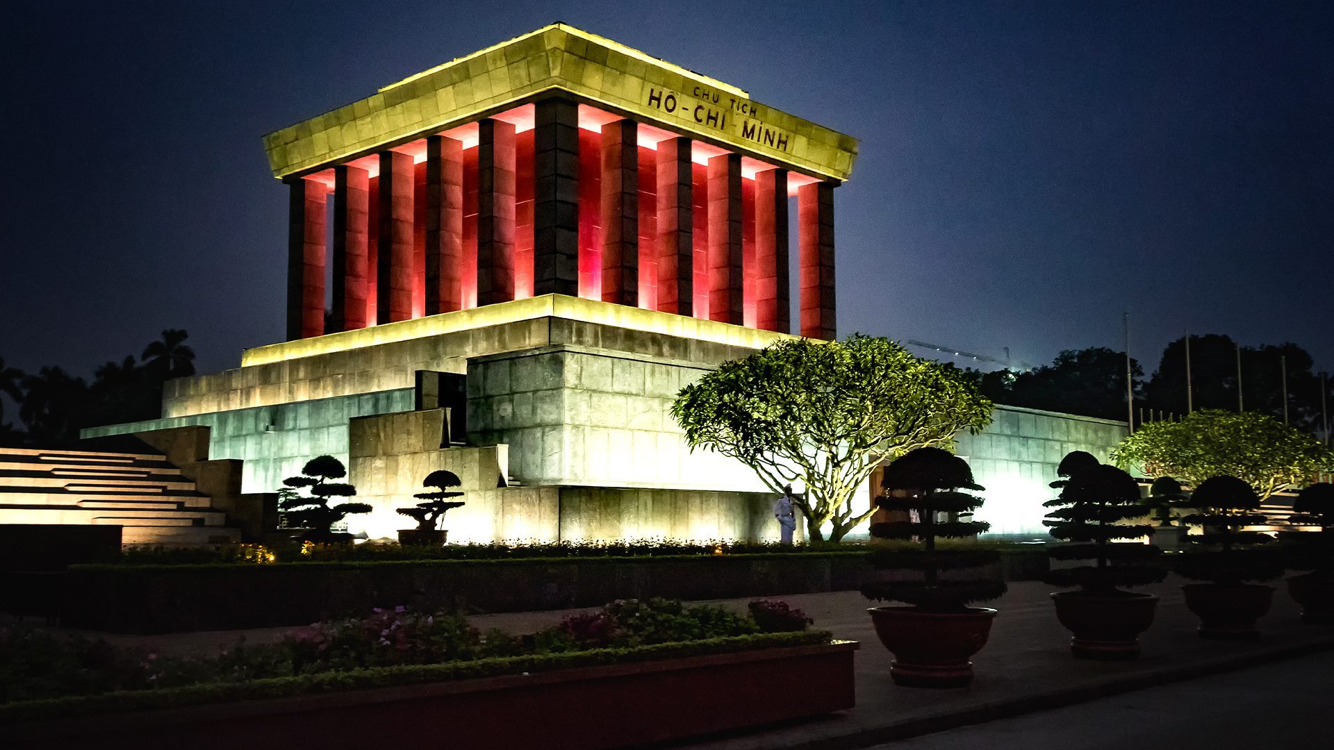 Ho Chi Minh tomb مقبره هوشی مین