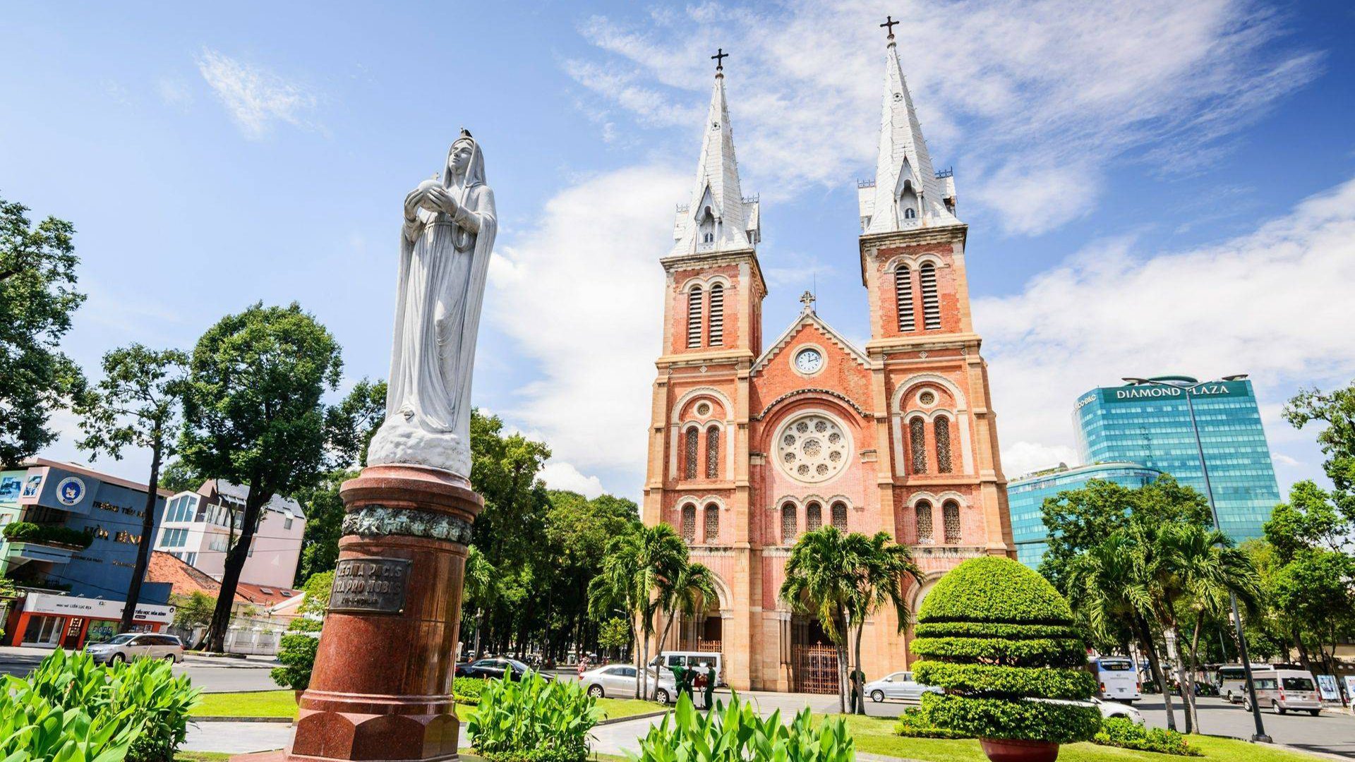 saigon notre dom church کلیسای نوتردام سایگون